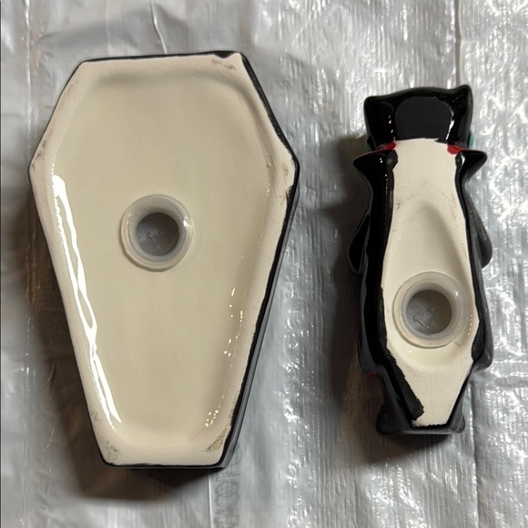 Cracker Barrel Vampire Salt and Pepper Set - Red and Black - Picture 4 of 5